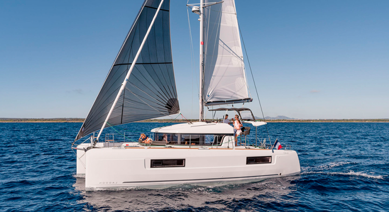 40 ft Lagoon Catamaran Cozumel – Private Charter with All-Inclusive Experience