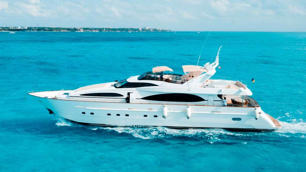 Luxury Yacht Rentals in Cozumel for VIP Birthdays & Weddings
