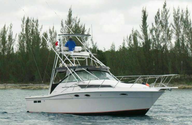 35 ft Wellcraft motorboat Cozumel fishing charter