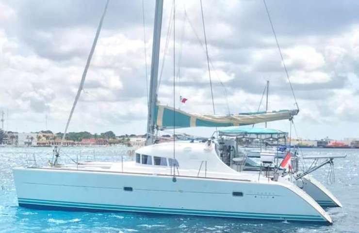41 ft Lagoon 410 catamaran Cozumel private charter