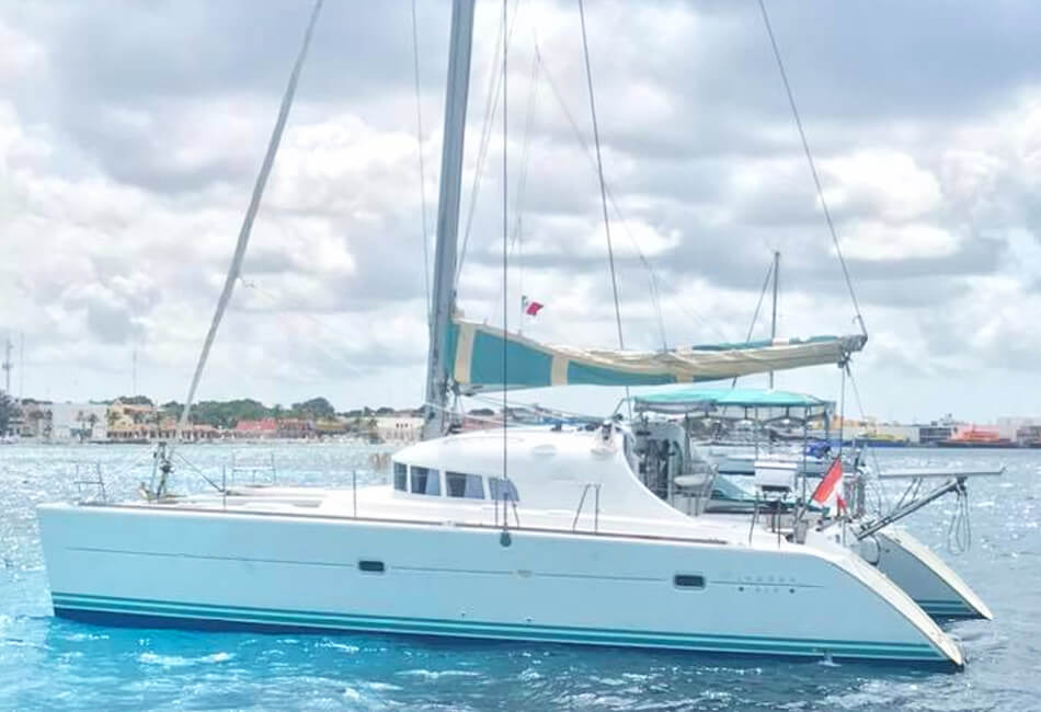 41 ft Lagoon 410 catamaran Cozumel private charter