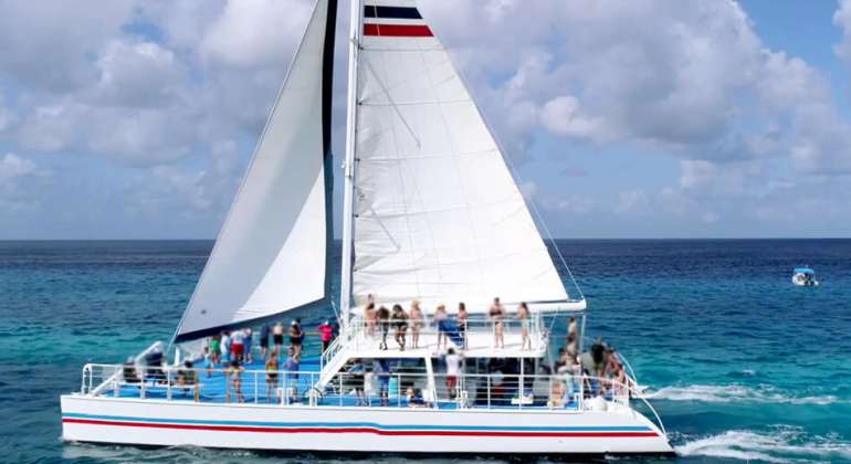 65 Ft Luxury Catamaran Cozumel Private Sailing Charter