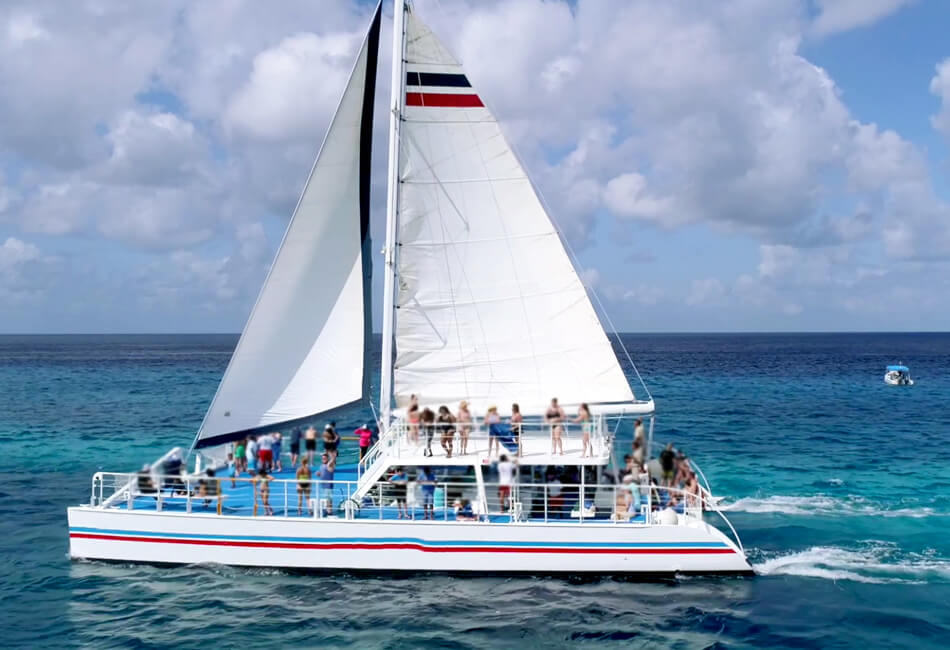 65 ft luxury catamaran Cozumel private sailing charter