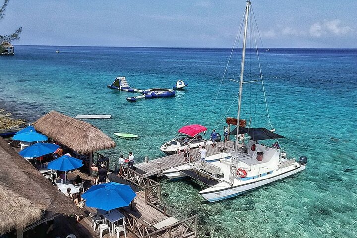 catamaran sailing to El Cielo in Cozumel