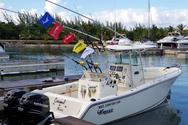Deep sea fishing Cozumel First Lady sportfishing charter Mako boat