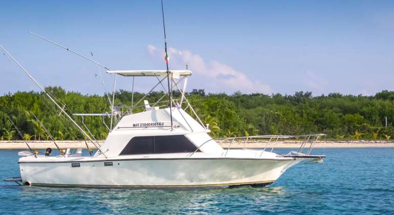 Deep Sea Fishing Cozumel | Cuzamil 30′ Phoenix Charter