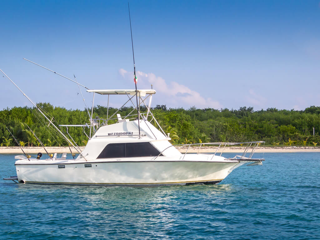 Cuzamil 30 Phoenix deep sea fishing Cozumel charter boat
